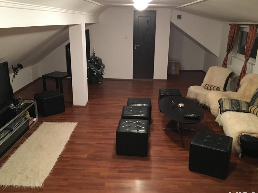 Închiriem/vindem 99.000 euro Vila la munte 700 lei langa pădure 14 locuri   Minim 2 nopti -