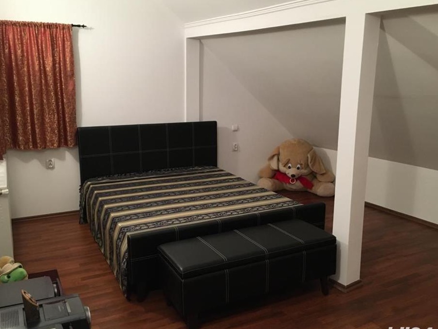 Închiriem/vindem 99.000 euro Vila la munte 700 lei langa pădure 14 locuri   Minim 2 nopti -