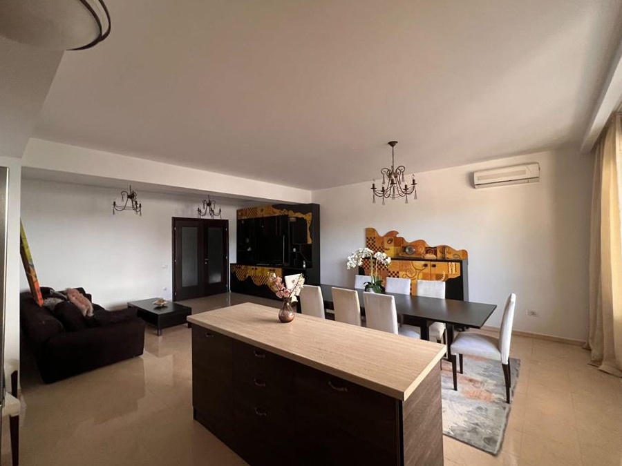 Inchiriere apartament 4 camere Lux
