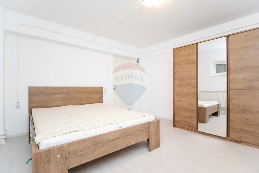 Închiriere apartament 5 dormitoare, zona Tătărași nord.