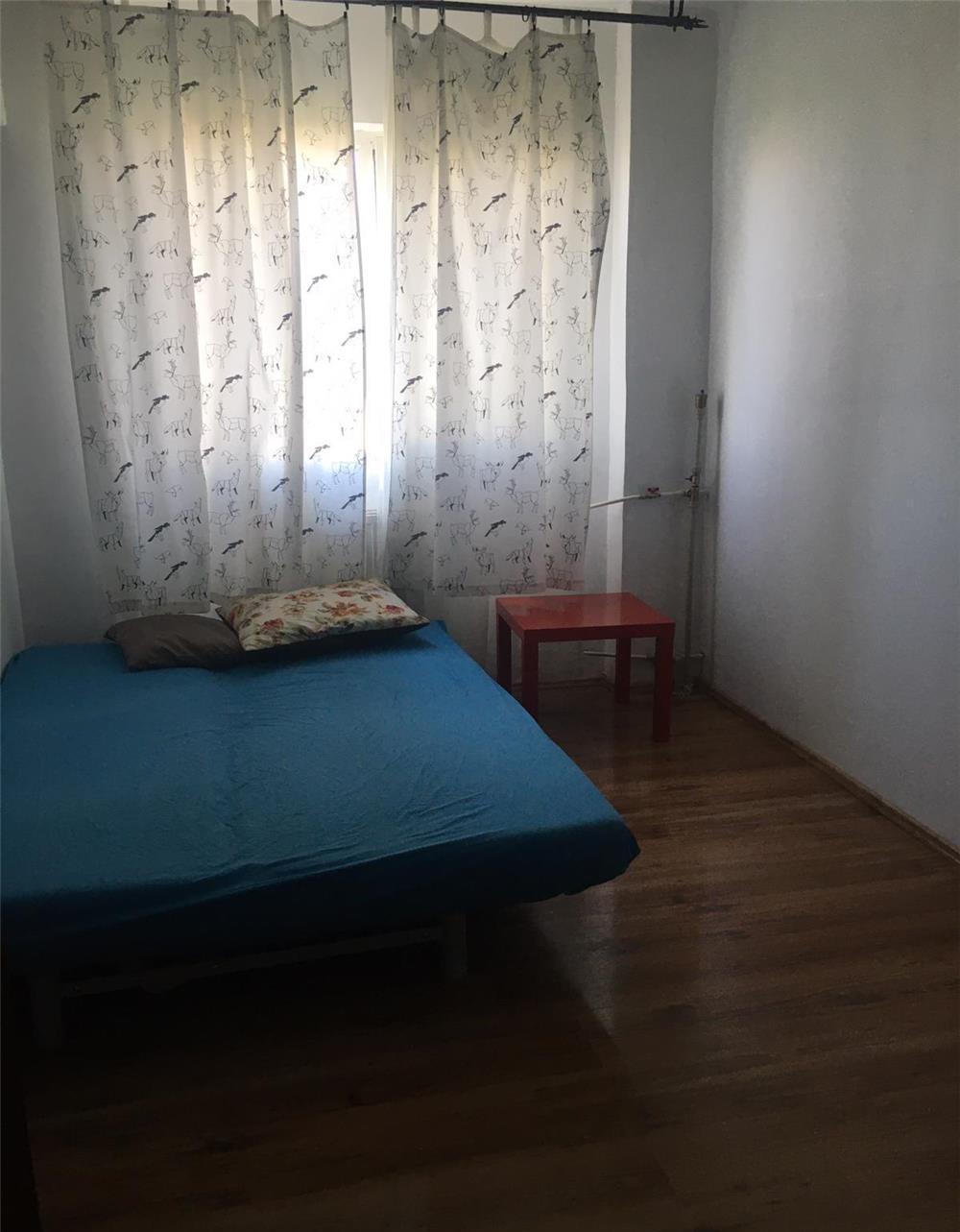 Inchiriere cameră în apartament cu 3 camere
