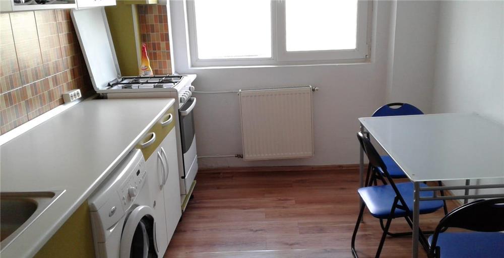 Inchiriere cameră în apartament cu 3 camere