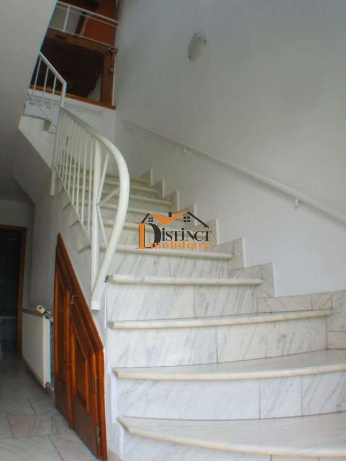 Inchiriere corp de casa, cu gradina deosebita la intrare in Sacele.