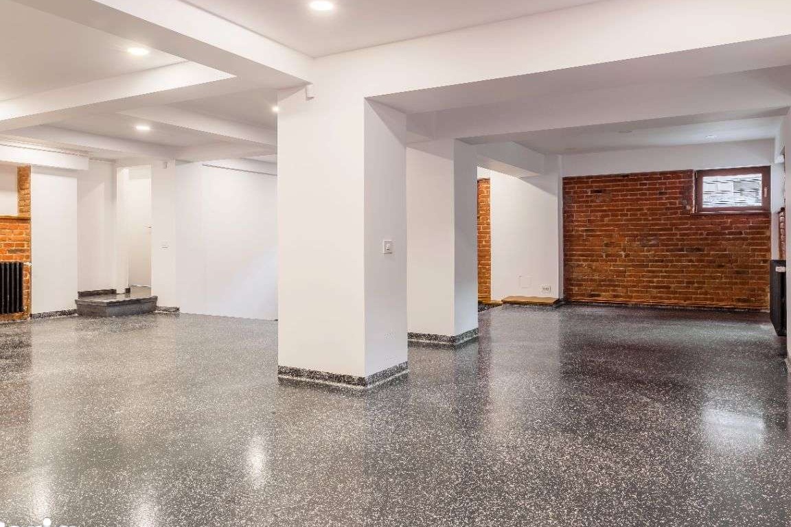 Închiriere spaţii la demisol/parter (cabinete + open space)