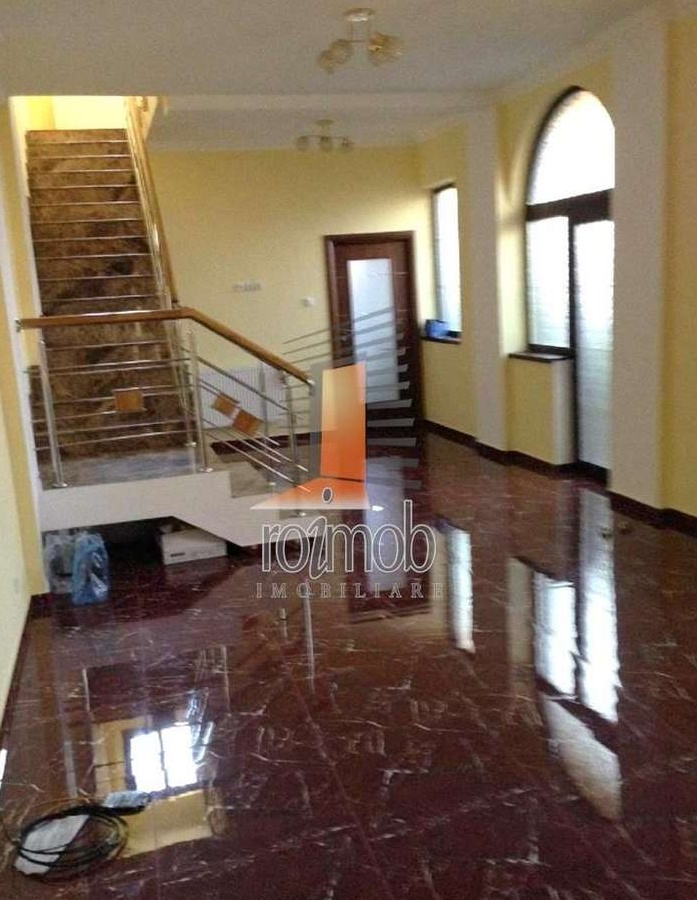 Inchiriere vila P+2E, birouri, 7 camere, Calea Vitan - Breaza -  Drist
