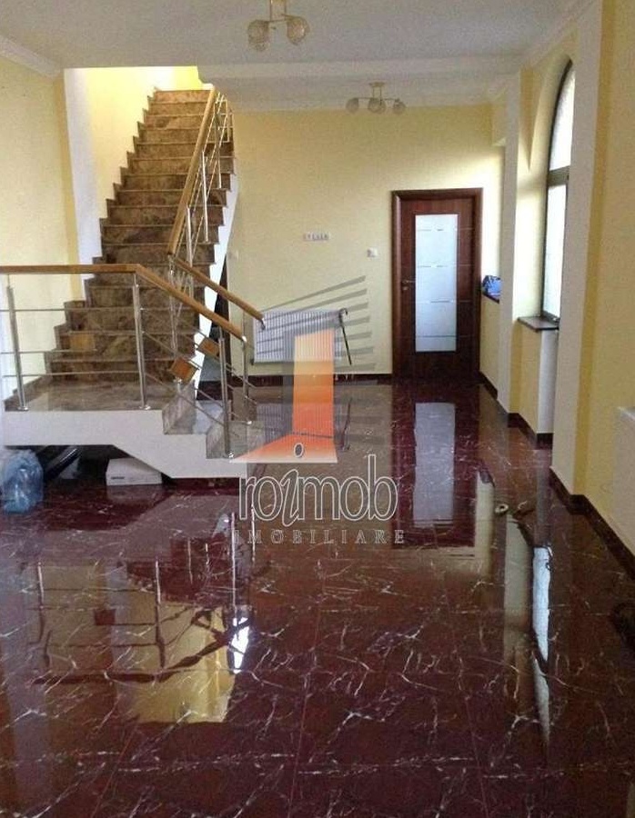 Inchiriere vila P+2E, birouri, 7 camere, Calea Vitan - Breaza -  Drist
