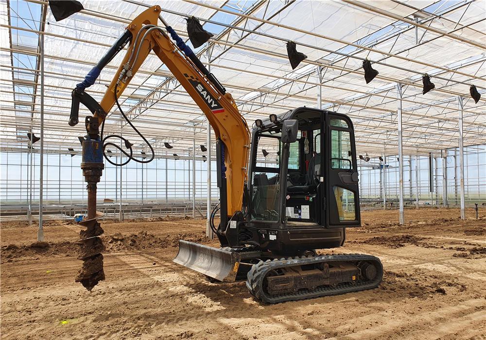 Inchirieri utilaje buldoexcavator miniexcavator bobcat tractor freza foreza compactor dumper