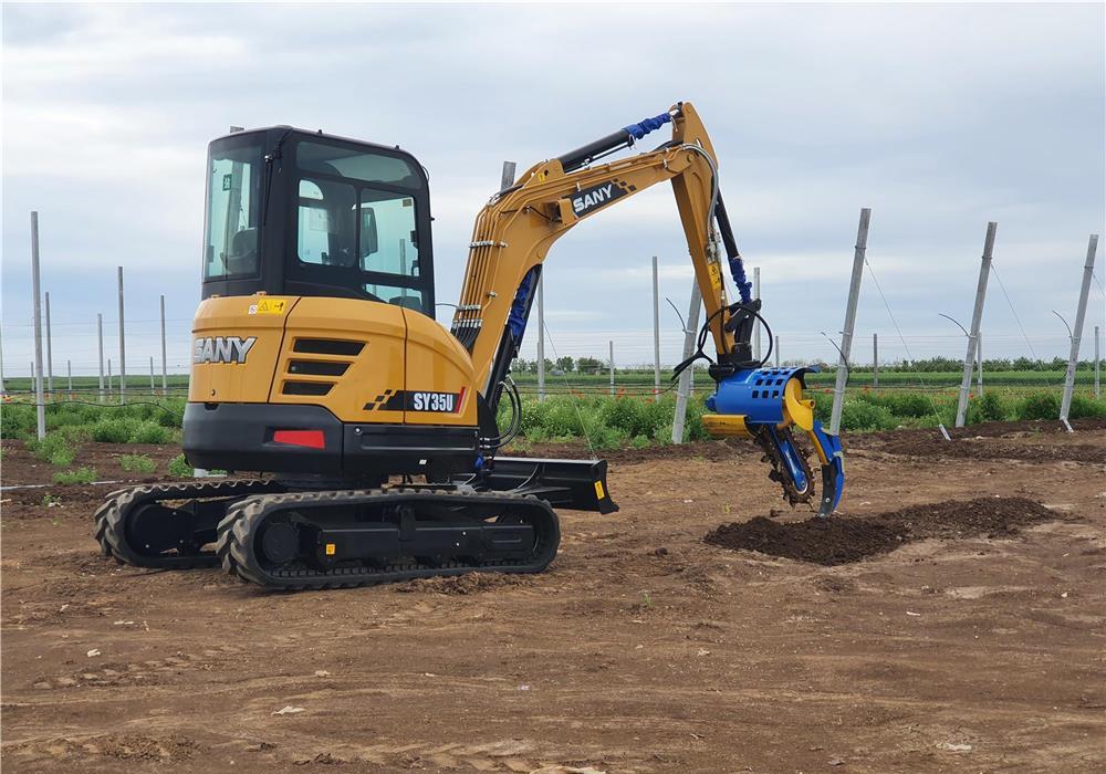 Inchirieri utilaje buldoexcavator miniexcavator bobcat tractor freza foreza compactor dumper