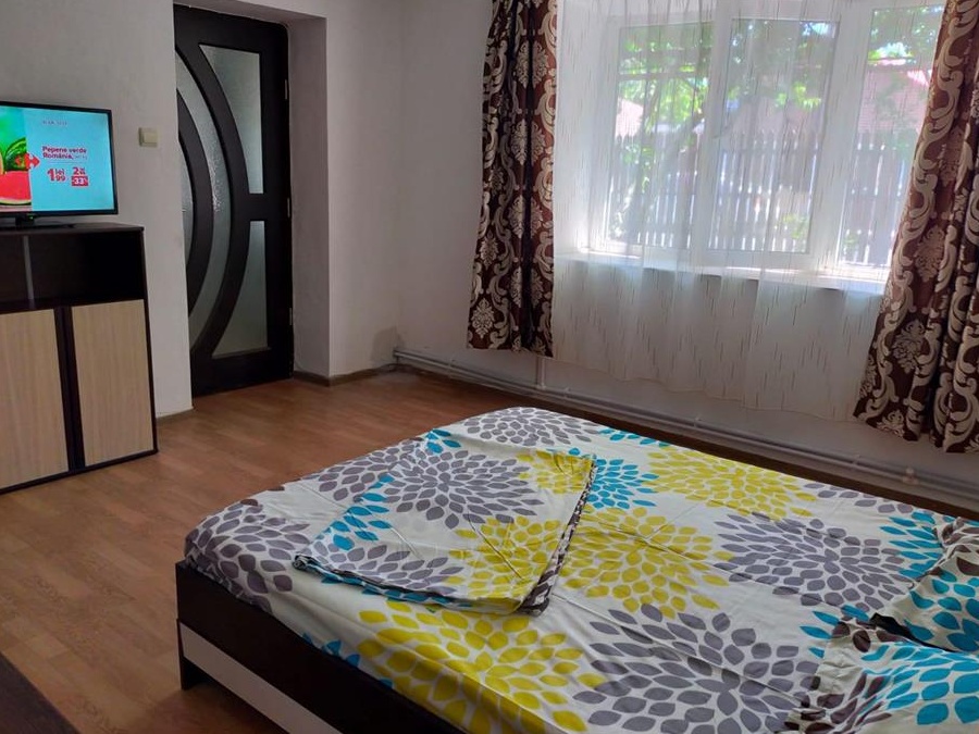 Inchiriez 2 camere extrasezon