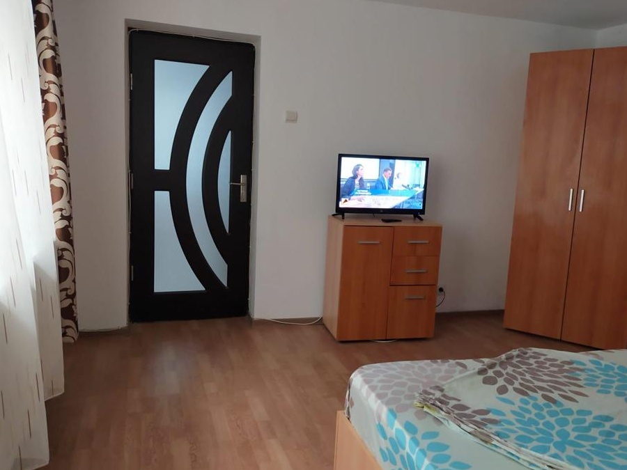 Inchiriez 2 camere extrasezon