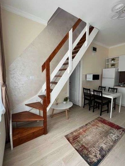 Inchiriez 2 camere tip studio - la casa