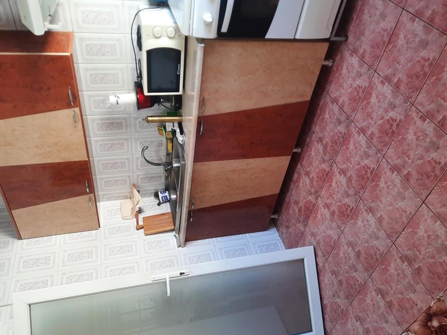 Închiriez 3 camere deocamdat, zona centrala Dristor
