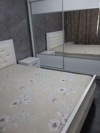 Inchiriez al 3 camere
