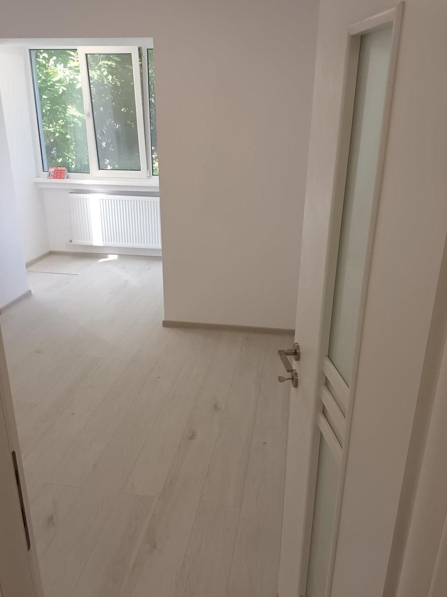Închiriez apartament 2
