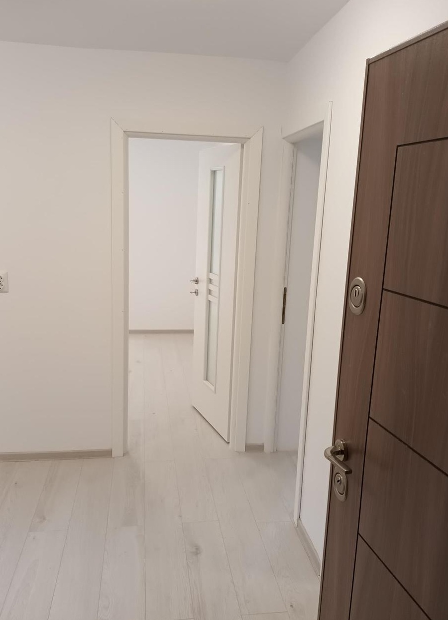 Închiriez apartament 2