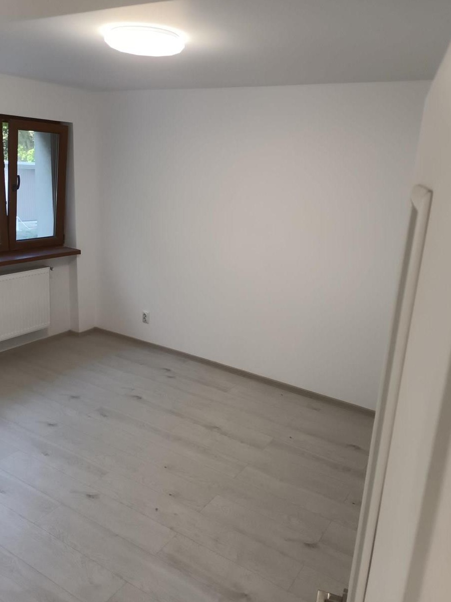 Închiriez apartament 2
