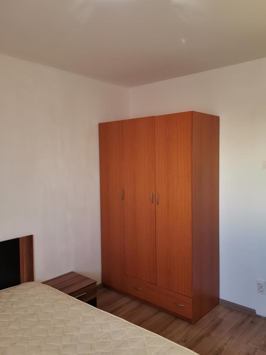 Închiriez apartament 2 camere, aproape UPG.