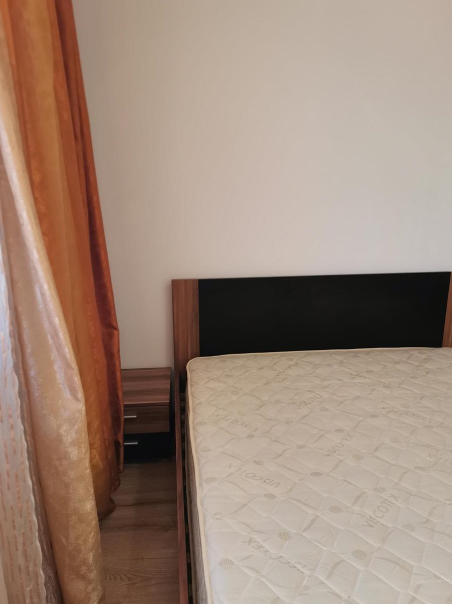 Închiriez apartament 2 camere, aproape UPG.