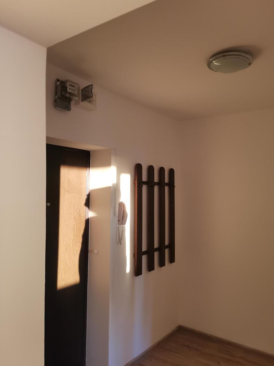 Închiriez apartament 2 camere, aproape UPG.