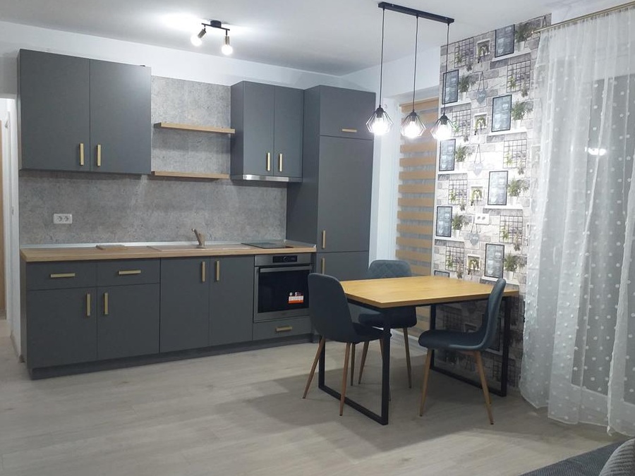 inchiriez apartament 2 camere , bloc nou
