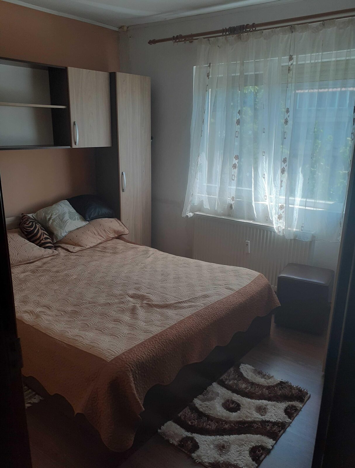 Inchiriez apartament 2 camere decomandat cu centrala proprie