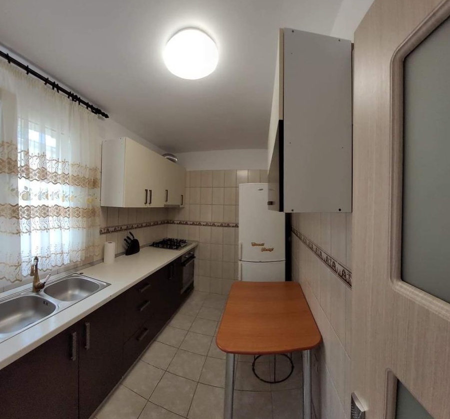 Inchiriez apartament 2 camere Eroii Revolutiei