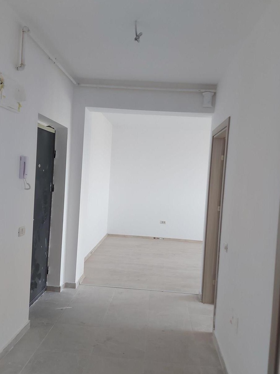 Inchiriez Apartament 2 camere+loc parcare,sub pret,Uverturii-Crinului