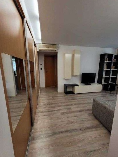 Inchiriez apartament 3 camere 1 Mai