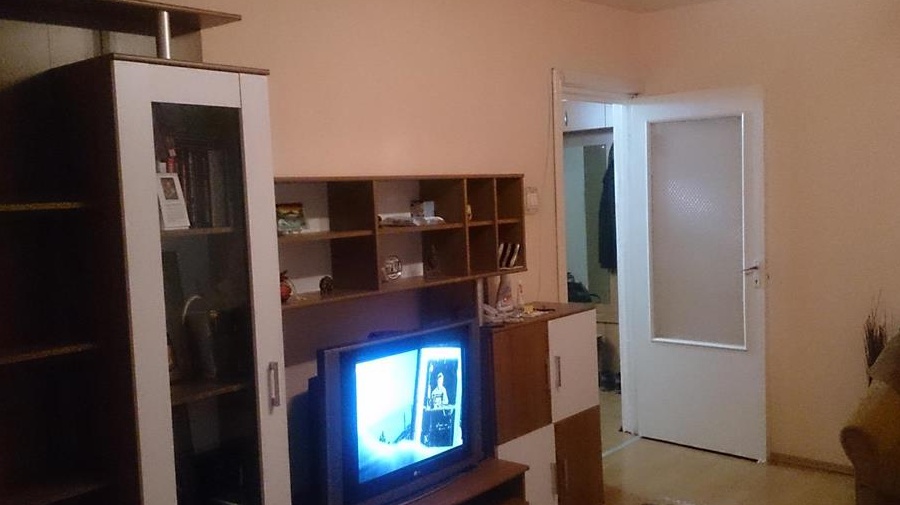 Inchiriez apartament 3 camere - 190 euro