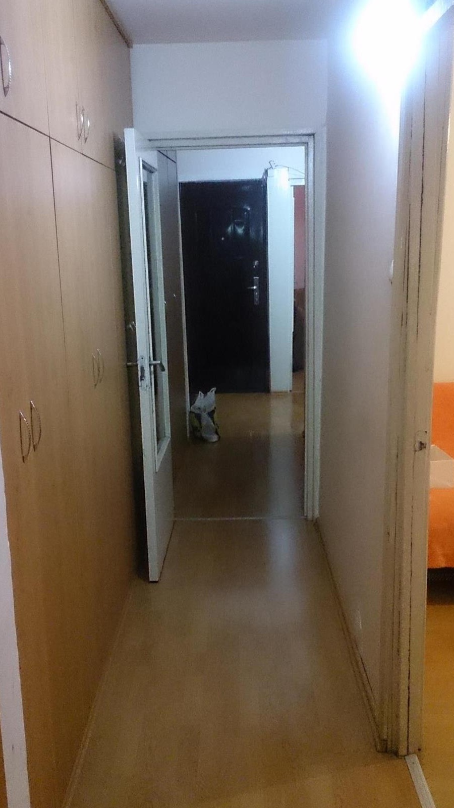 Inchiriez apartament 3 camere - 190 euro