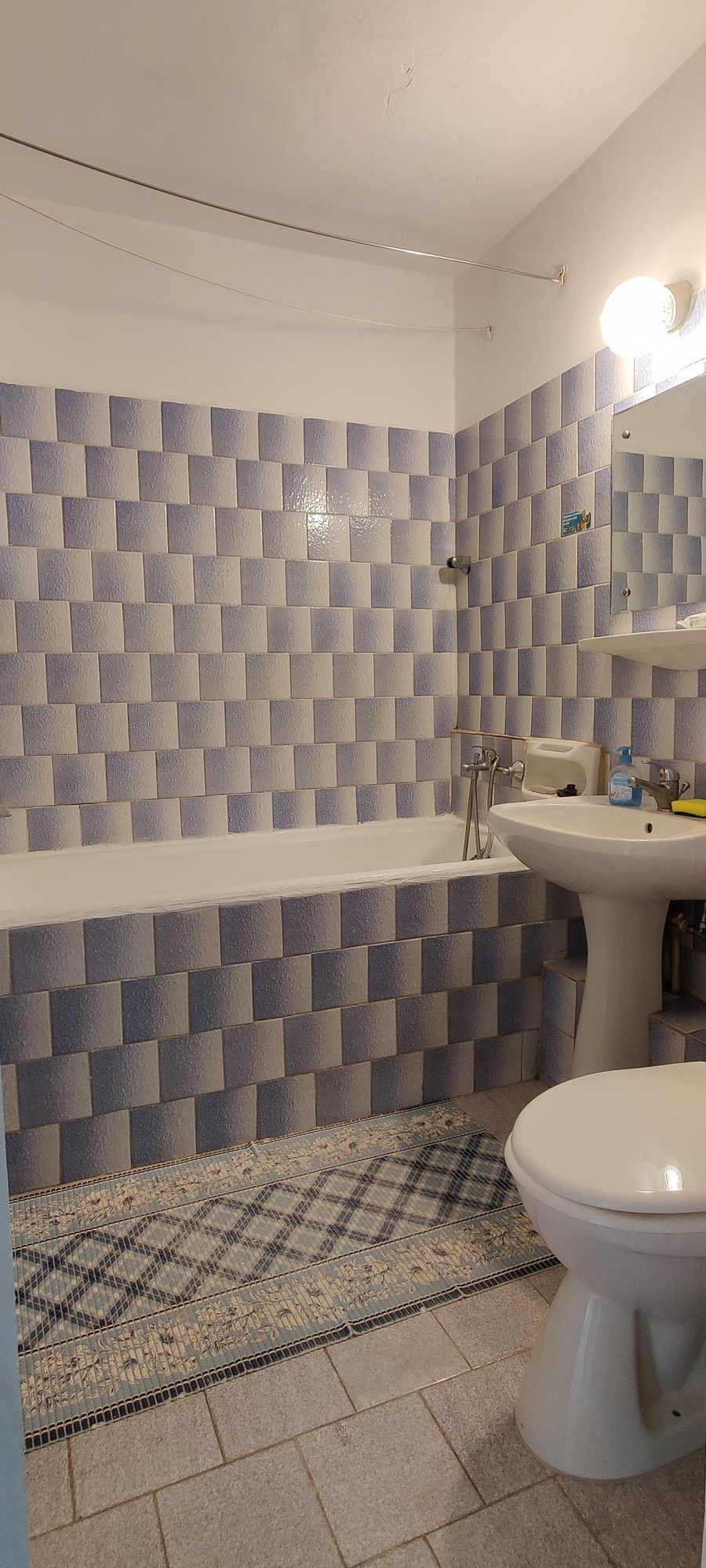 Inchiriez apartament 3 camere, 70 mp langa Policlinica Rahova
