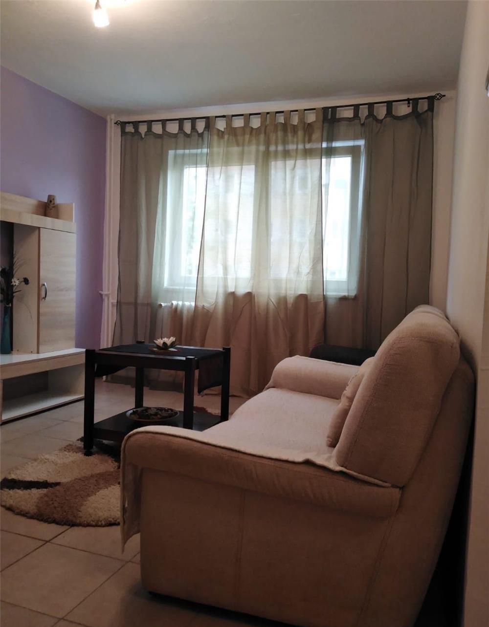 Închiriez apartament 3 camere ,Aurel Vlaicu