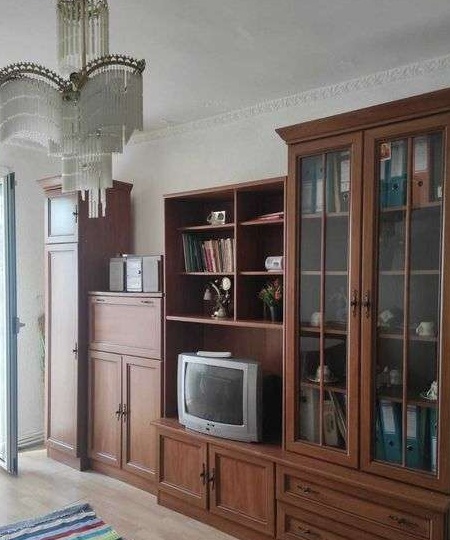 Închiriez apartament 3 camere  Buzău