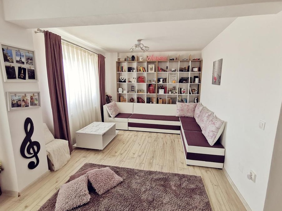 Inchiriez apartament 3 camere, in Alba Iulia, vis a vis de Kaufland, etaj 1.
