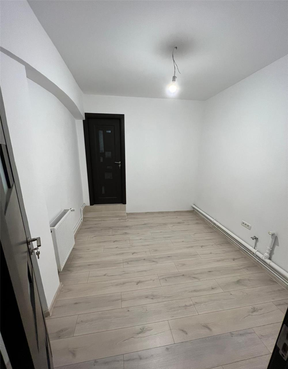 Închiriez Apartament 3 camere Piața Libertății