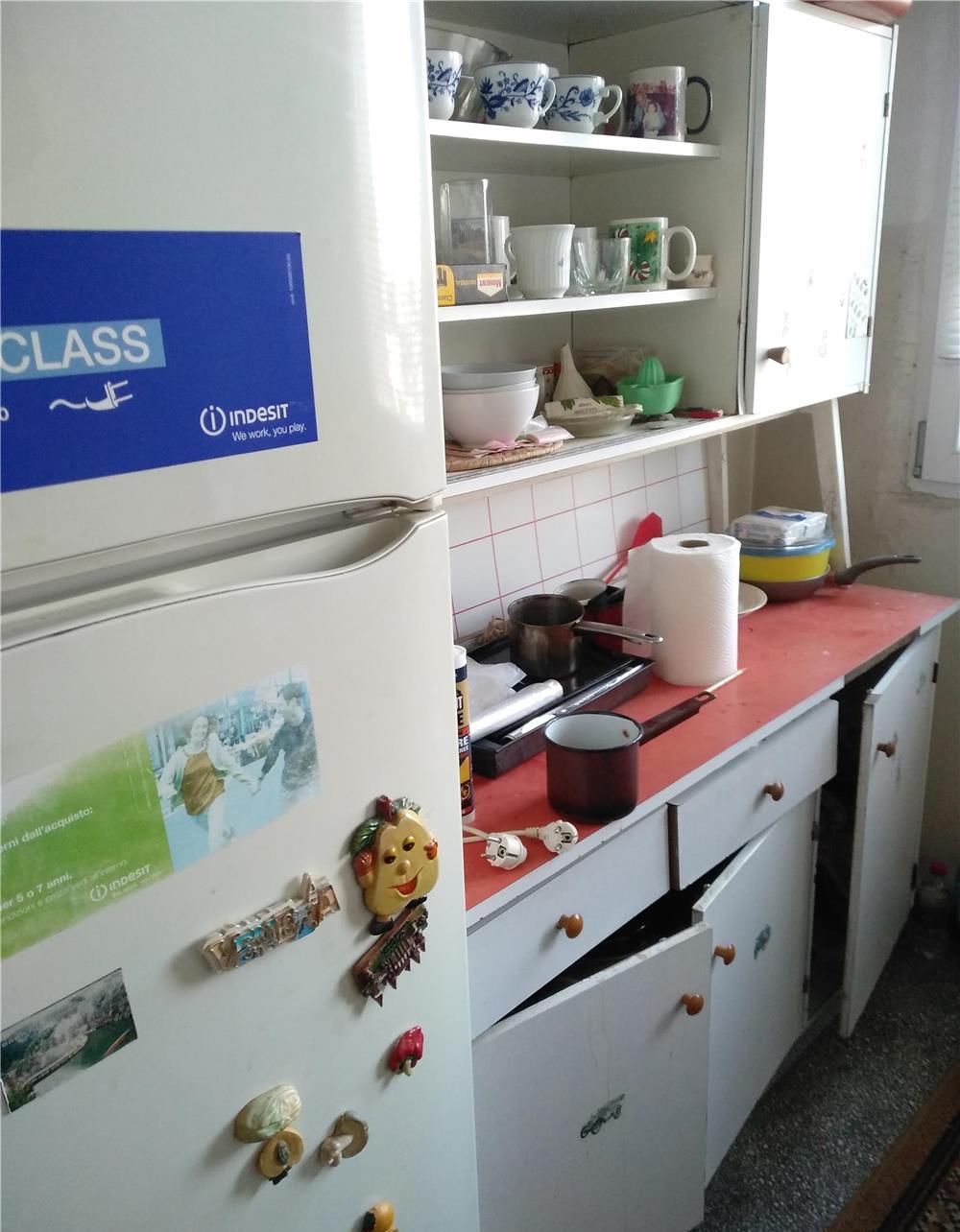 Închiriez apartament 3 camere Titan - loc parcare
