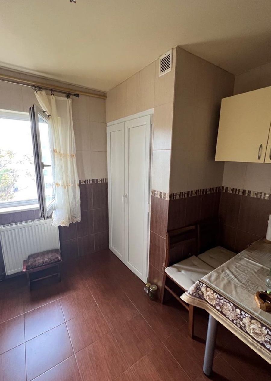Inchiriez apartament 3 camere zona Sagului