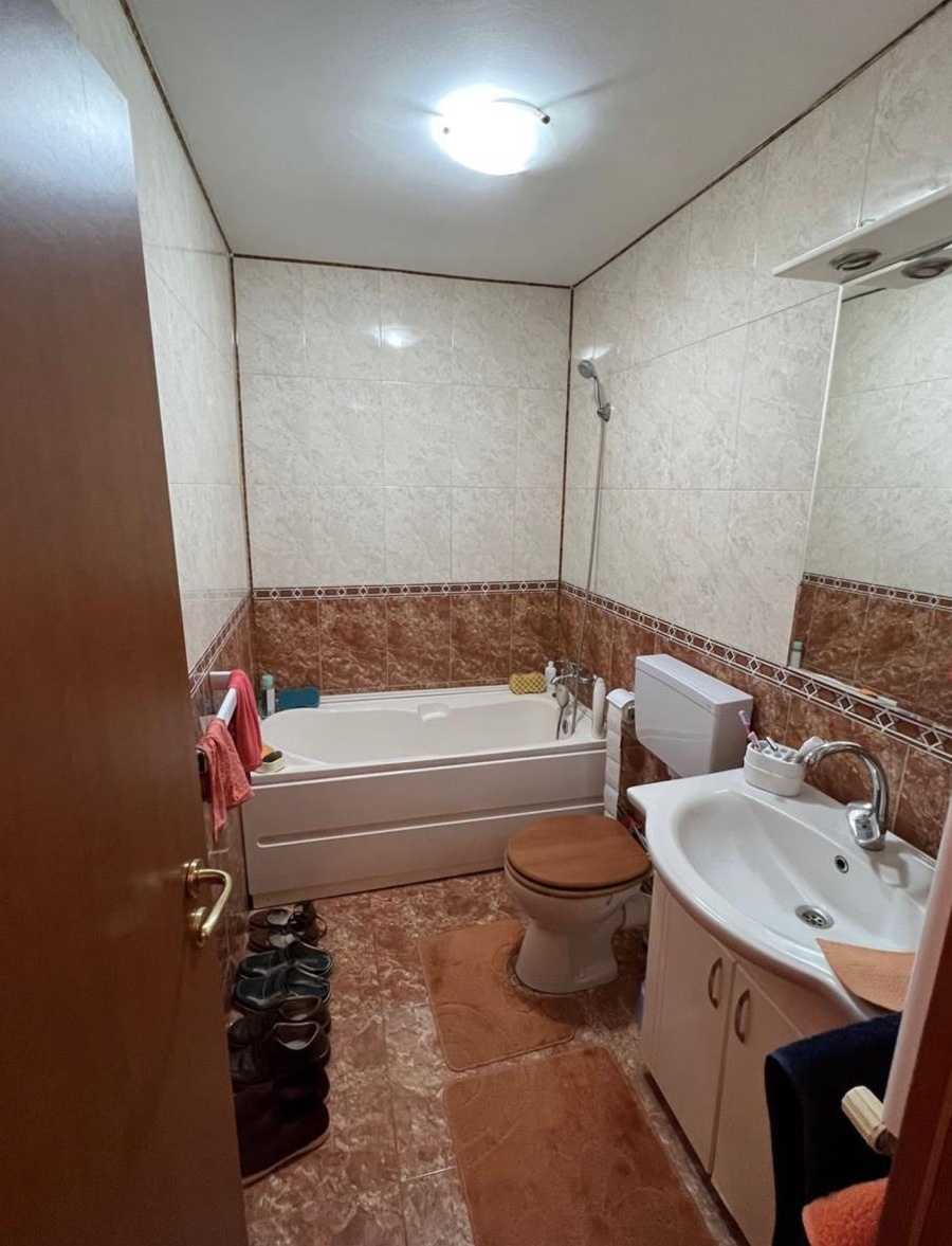 Inchiriez apartament 3 camere zona Sagului