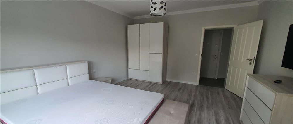Închiriez apartament cu 1 cameră.