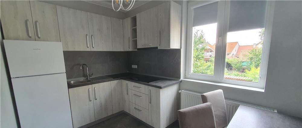 Închiriez apartament cu 1 cameră.