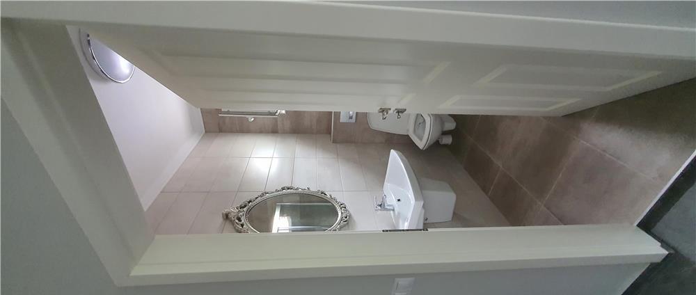 Închiriez apartament cu 1 cameră.