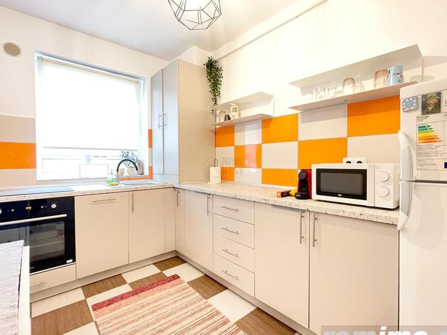 Inchiriez apartament cu 2 camere si gradina in Avantgarden3