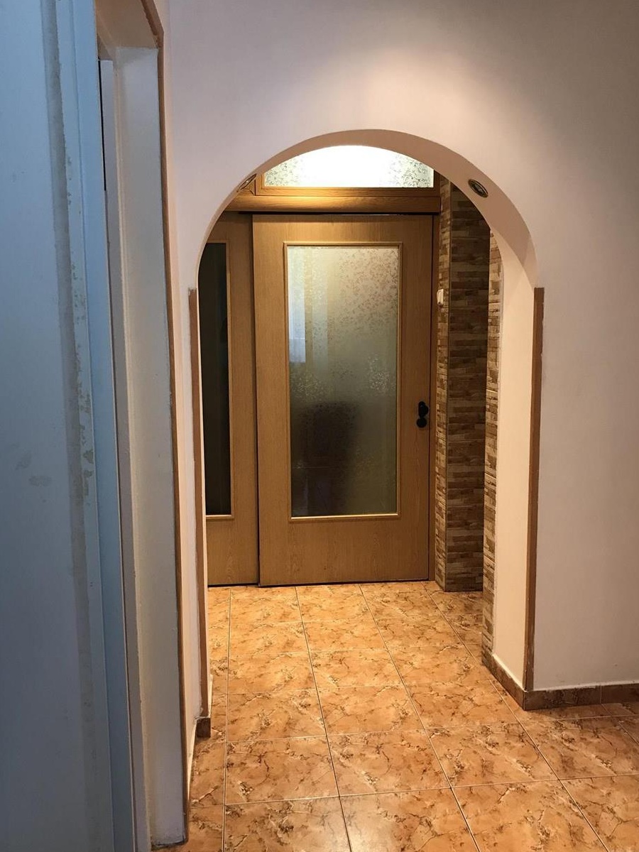 Inchiriez apartament cu 3 camere