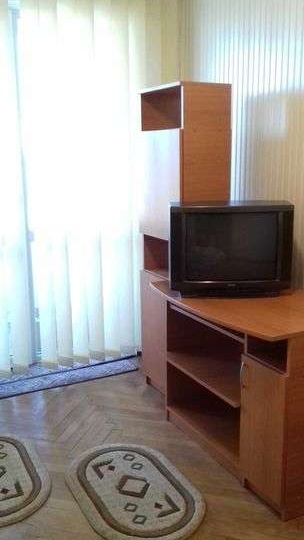 Inchiriez apartament cu 3 camere ,confort 1