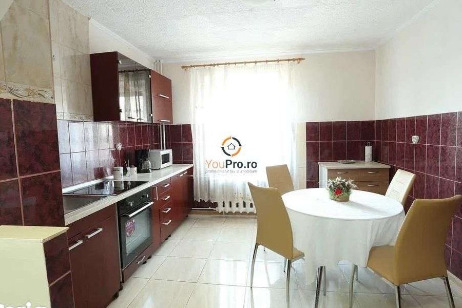Inchiriez apartament cu 3 camere in apropiere de centrul orasului
