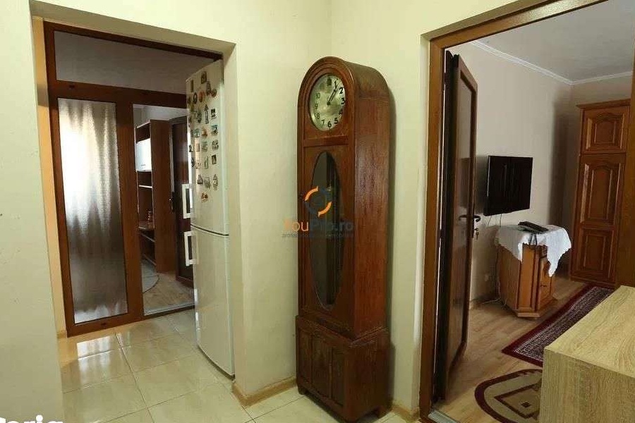 Inchiriez apartament cu 3 camere in apropiere de centrul orasului