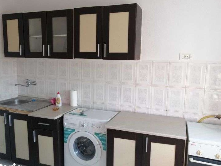 Inchiriez apartament cu o camera in zona Gradiste, central.