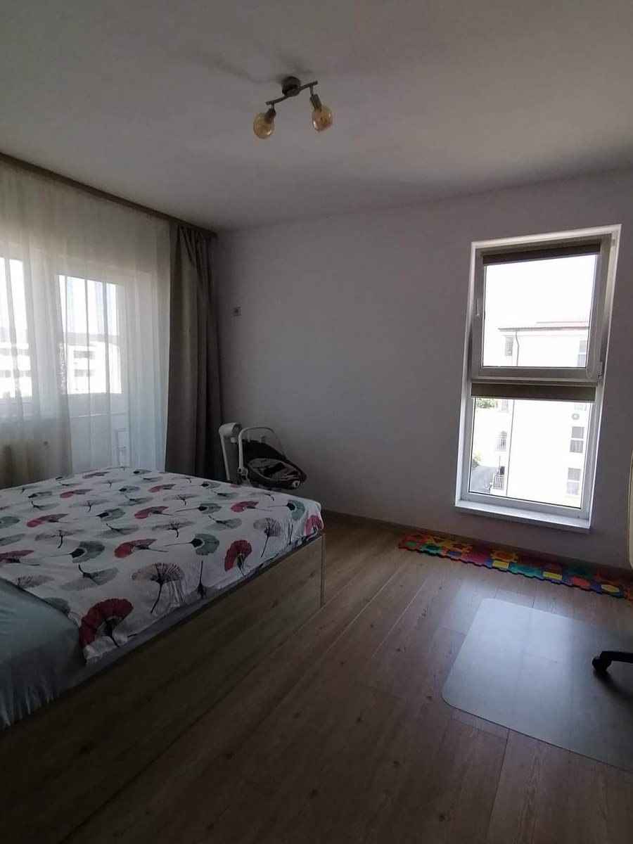 Inchiriez apartament decomandat 2 camere