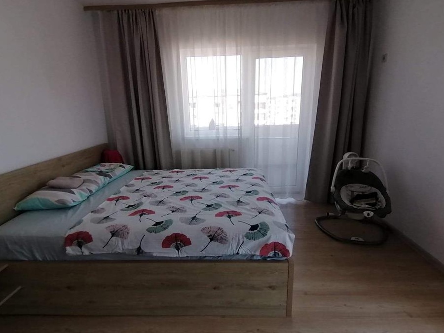 Inchiriez apartament decomandat 2 camere
