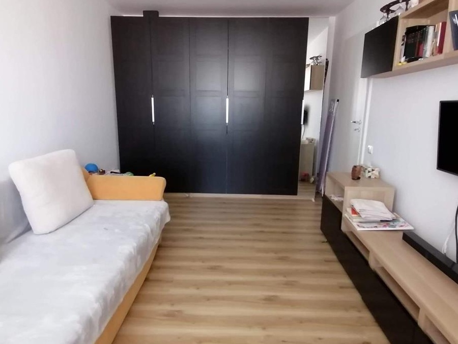 Inchiriez apartament decomandat 2 camere